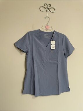FIGS Women's V-Neck Scrub Top in Dusty Blue~~ Size Small ~ NWT.